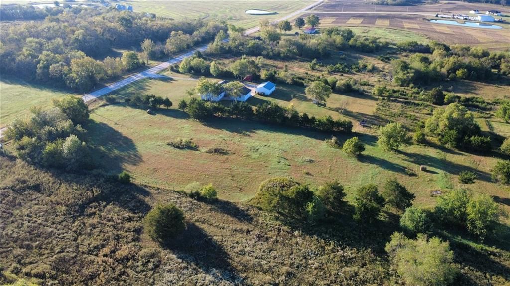 Photo 17 of 18 - 00000 Lonestar Road, Fontana, KS 66026