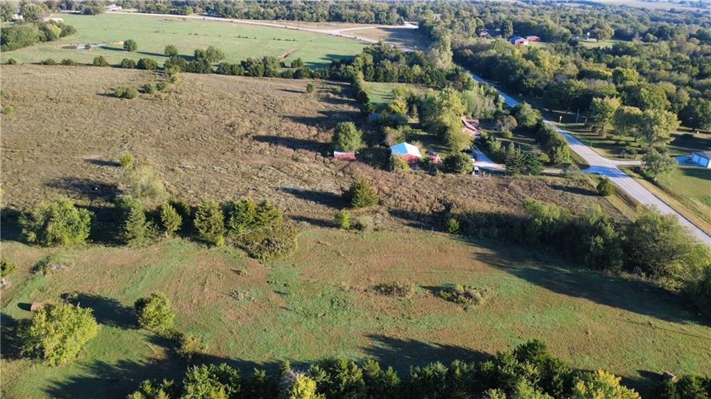 Photo 18 of 18 - 00000 Lonestar Road, Fontana, KS 66026