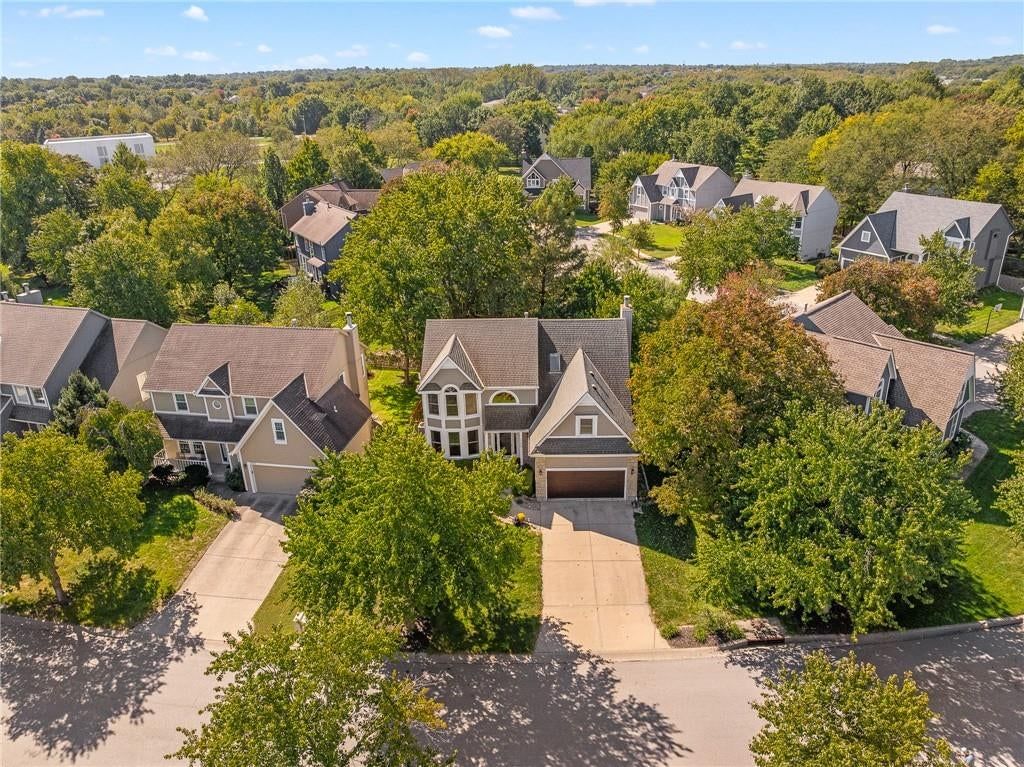11229 W 117th Street, Overland Park, KS: listing photo 2