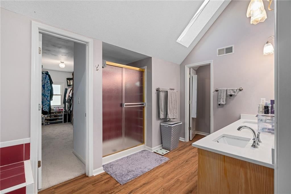 Double vanity at 11229 W 117th Street, Overland Park, KS 66210