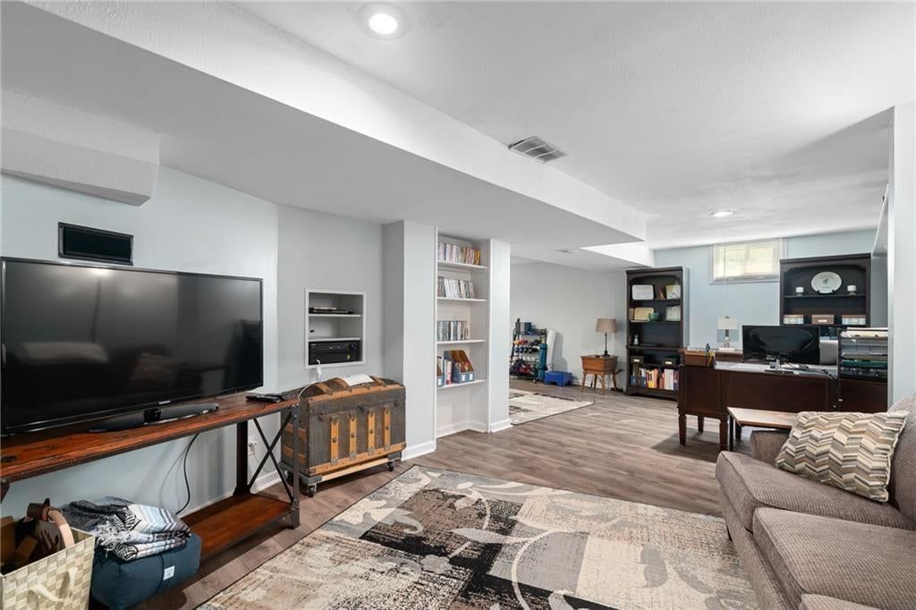Photo 20 of 29 - 11229 W 117th Street, Overland Park, KS 66210
