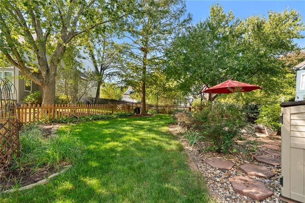 Photo 23 of 29 - 11229 W 117th Street, Overland Park, KS 66210