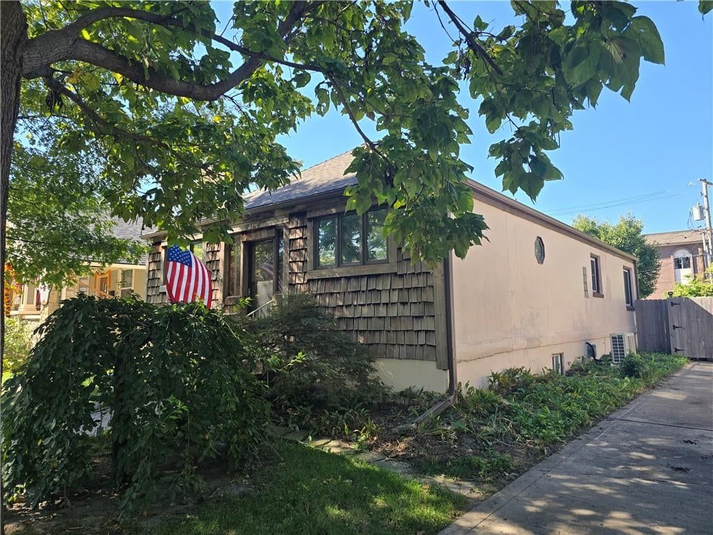 2106 Erie Street, North Kansas City, MO: listing photo 2