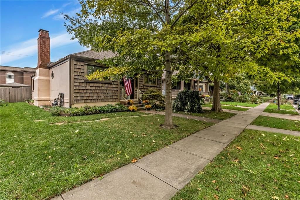 Photo 2 of 25 - 2106 Erie Street, North Kansas City, MO 64116