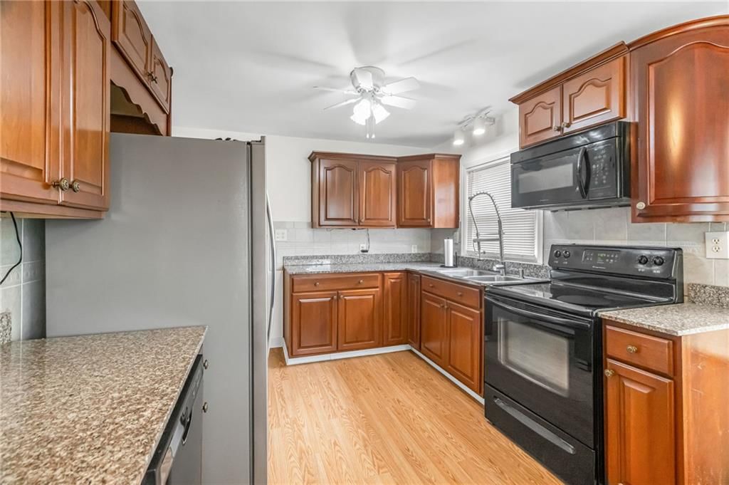 Photo 11 of 25 - 2106 Erie Street, North Kansas City, MO 64116