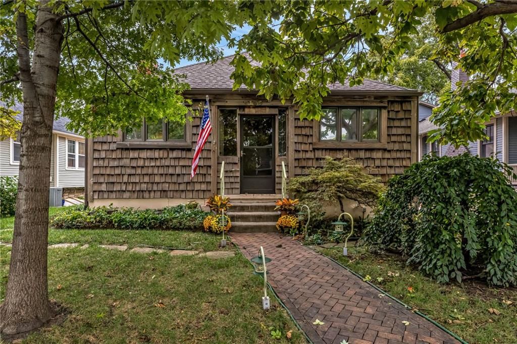Photo 1 of 25 - 2106 Erie Street, North Kansas City, MO 64116