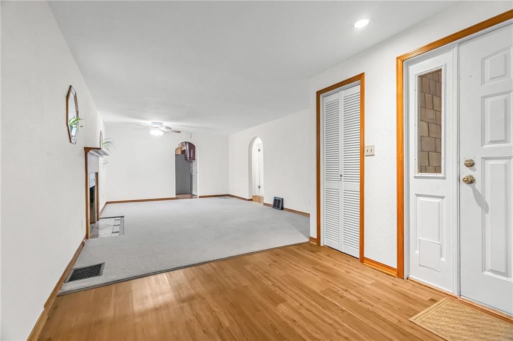 Photo 4 of 25 - 2106 Erie Street, North Kansas City, MO 64116