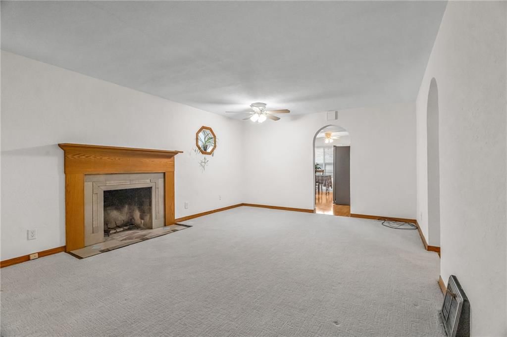 Photo 3 of 25 - 2106 Erie Street, North Kansas City, MO 64116