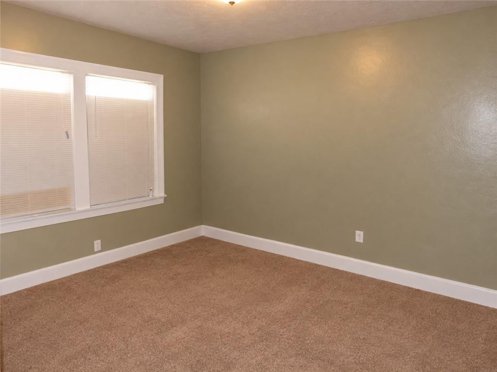 Photo 5 of 13 - 340 Elmwood Avenue, Kansas City, MO 64124