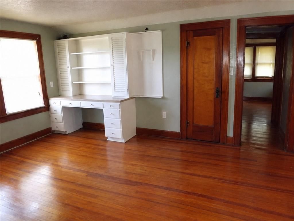 Photo 10 of 13 - 340 Elmwood Avenue, Kansas City, MO 64124