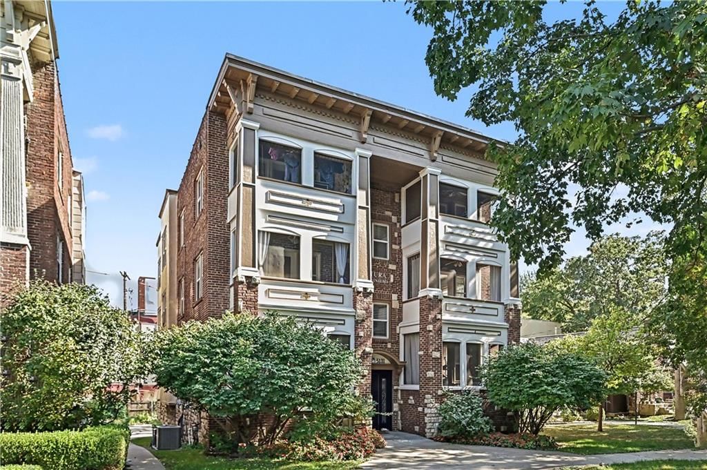 5129 Wyandotte Street, Kansas City, MO: listing photo 2