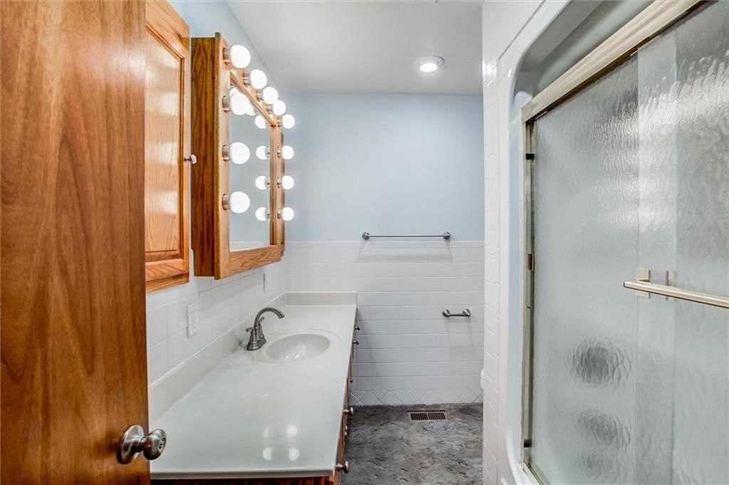 Photo 18 of 37 - 1904 4th Street, Platte City, MO 64079