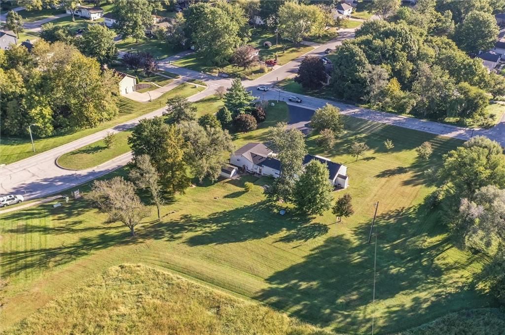 Photo 31 of 37 - 1904 4th Street, Platte City, MO 64079
