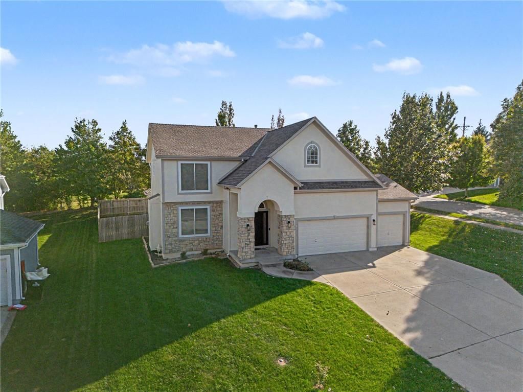 Photo 2 of 33 - 20831 W 102nd Street, Lenexa, KS 66220