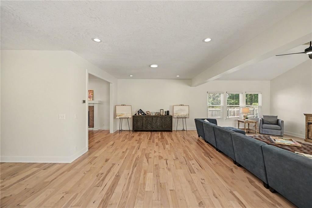 Photo 5 of 33 - 20831 W 102nd Street, Lenexa, KS 66220
