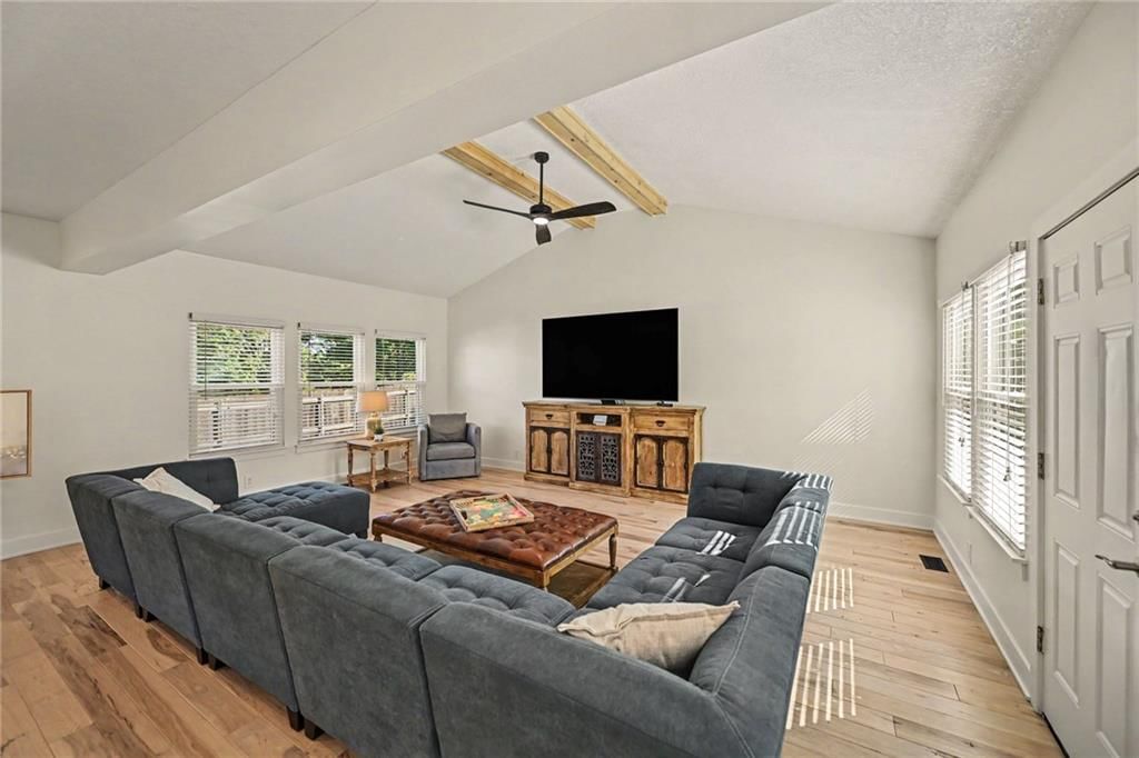 Ceiling beams at 20831 W 102nd Street, Lenexa, KS 66220