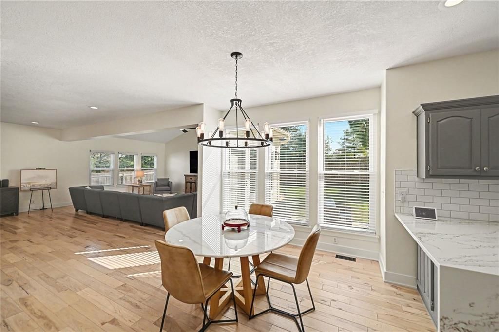 Breakfast nook at 20831 W 102nd Street, Lenexa, KS 66220