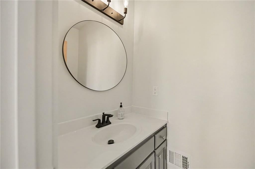 Photo 12 of 33 - 20831 W 102nd Street, Lenexa, KS 66220