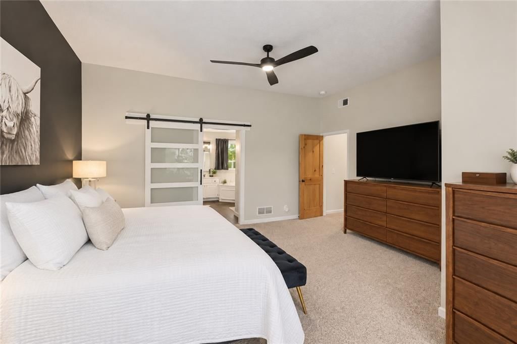 Photo 14 of 33 - 20831 W 102nd Street, Lenexa, KS 66220