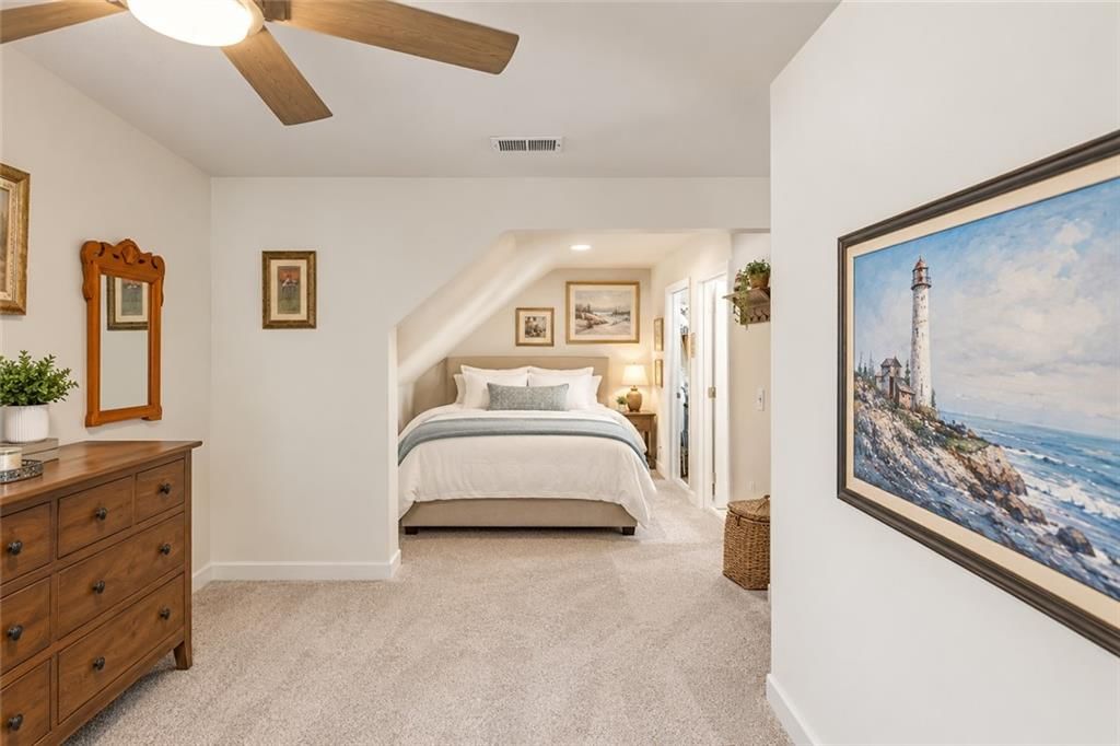Photo 18 of 33 - 20831 W 102nd Street, Lenexa, KS 66220