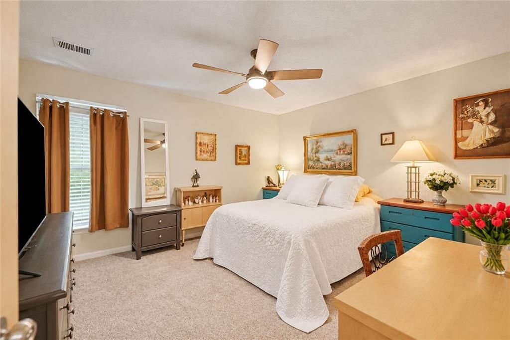 Photo 20 of 33 - 20831 W 102nd Street, Lenexa, KS 66220