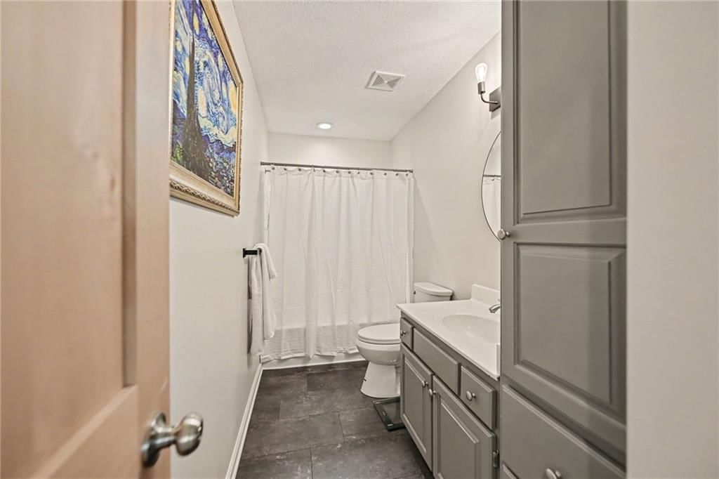 Photo 21 of 33 - 20831 W 102nd Street, Lenexa, KS 66220