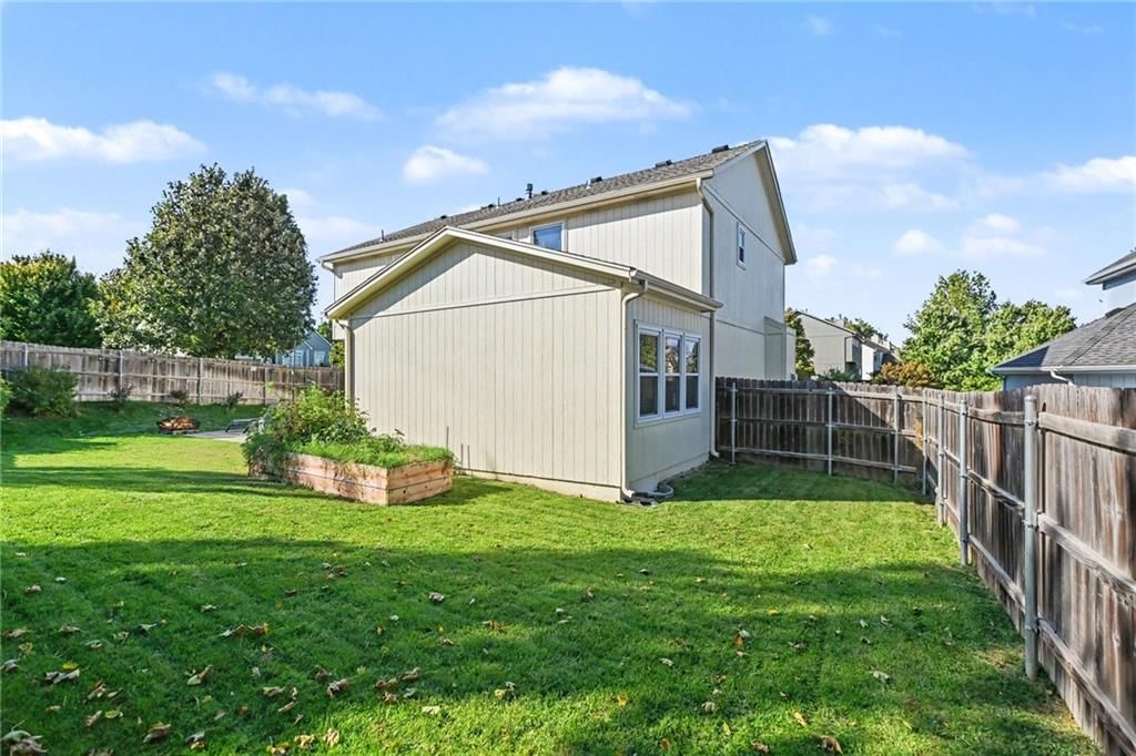 Photo 24 of 33 - 20831 W 102nd Street, Lenexa, KS 66220