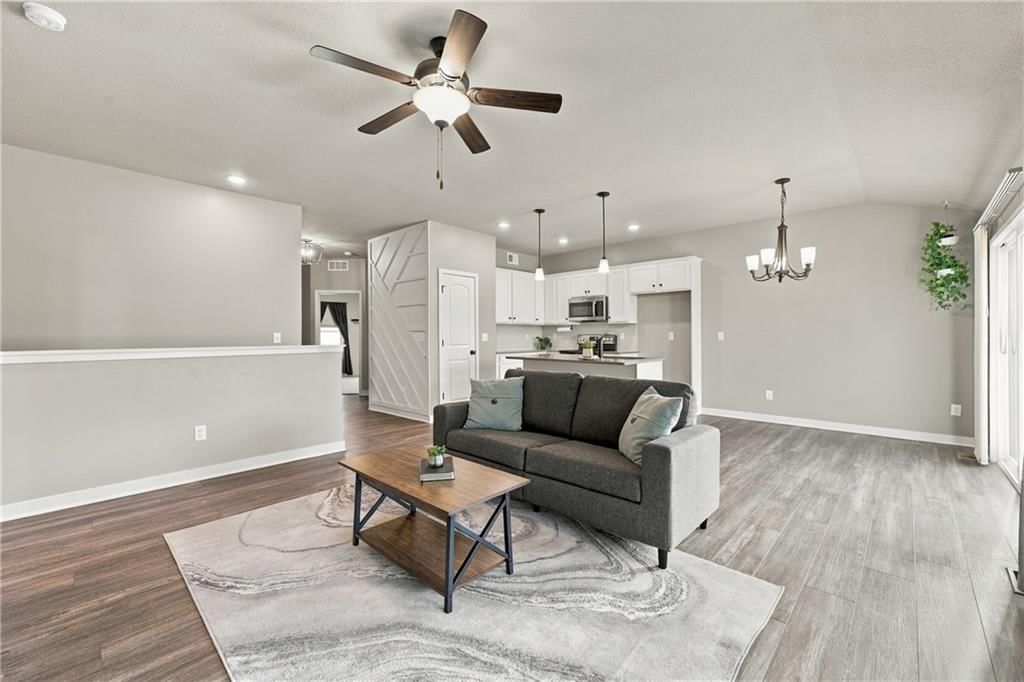 27319 E Sycamore Street, Lake Lotawana, MO: listing photo 3