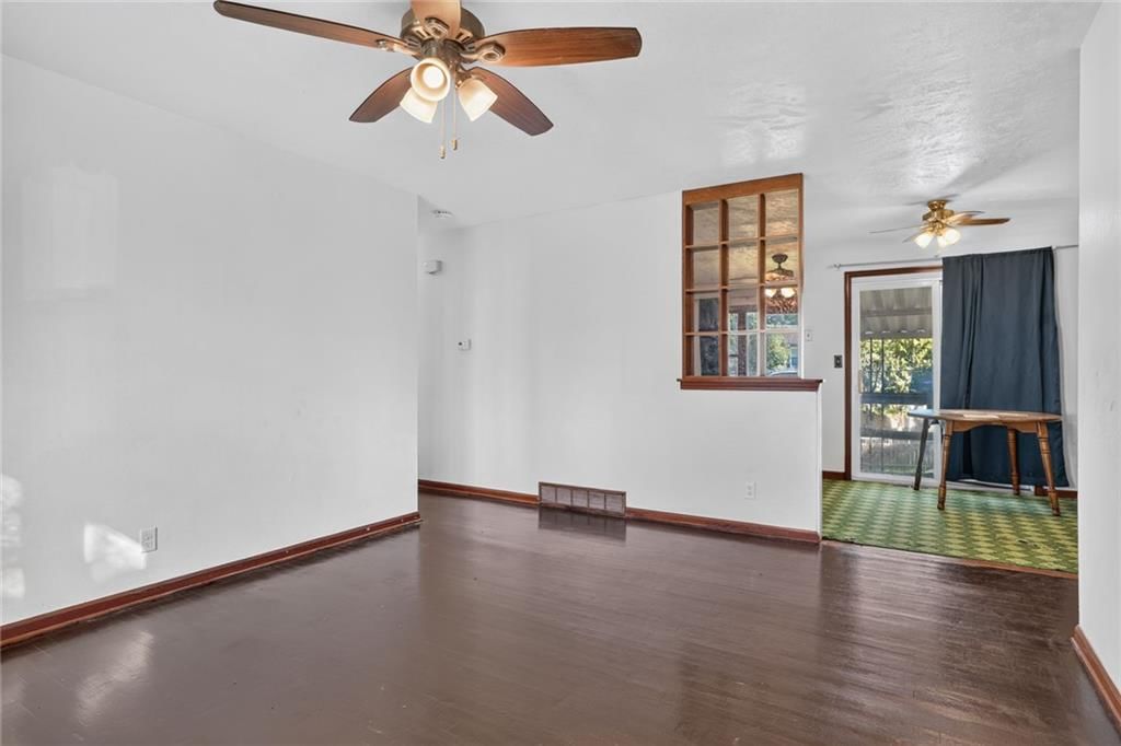Photo 5 of 22, 504 W 38TH Street N, Independence, MO 64050