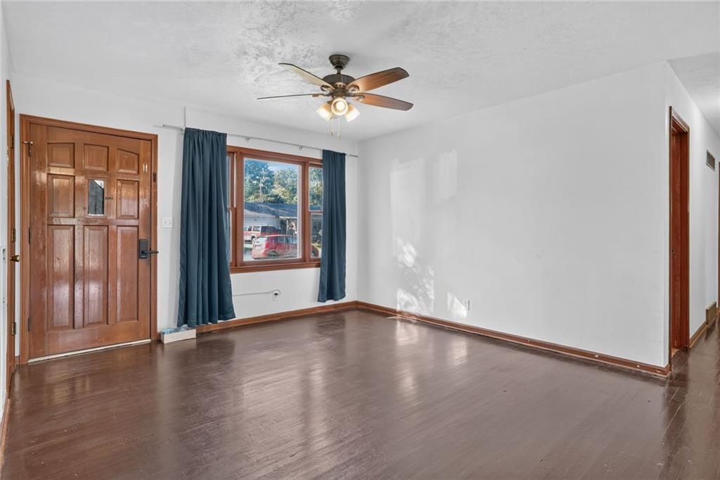 Photo 7 of 22 - 504 W 38TH Street N, Independence, MO 64050
