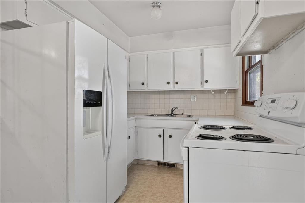 Photo 9 of 22, 504 W 38TH Street N, Independence, MO 64050