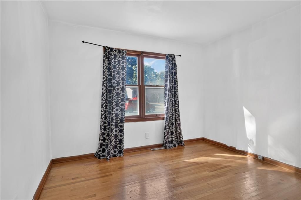 Photo 10 of 22 - 504 W 38TH Street N, Independence, MO 64050