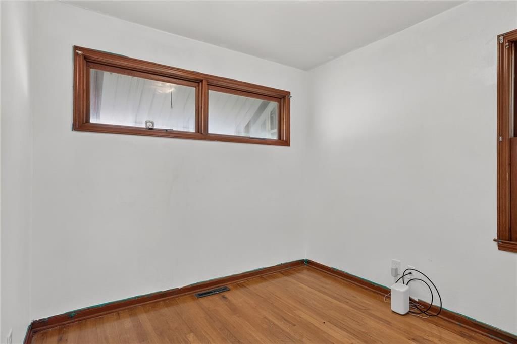Photo 14 of 22 - 504 W 38TH Street N, Independence, MO 64050