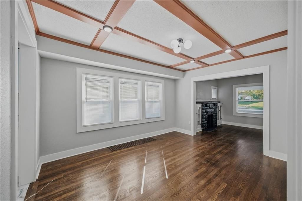 Photo 7 of 20 - 4223 Agnes Avenue, Kansas City, MO 64130