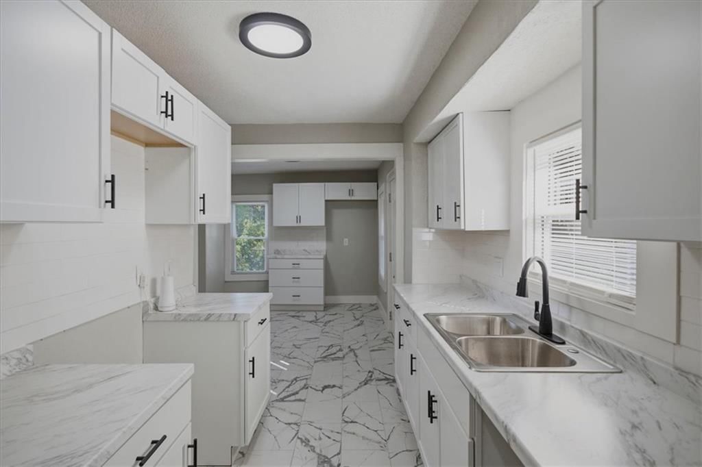 Photo 9 of 20 - 4223 Agnes Avenue, Kansas City, MO 64130