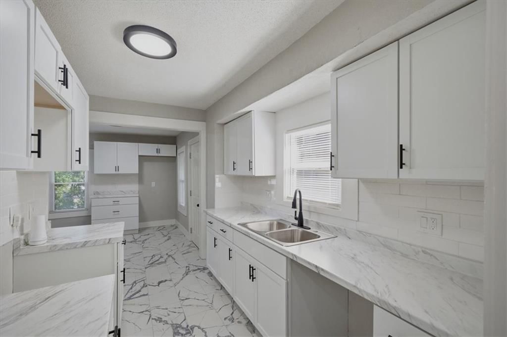 Photo 10 of 20 - 4223 Agnes Avenue, Kansas City, MO 64130