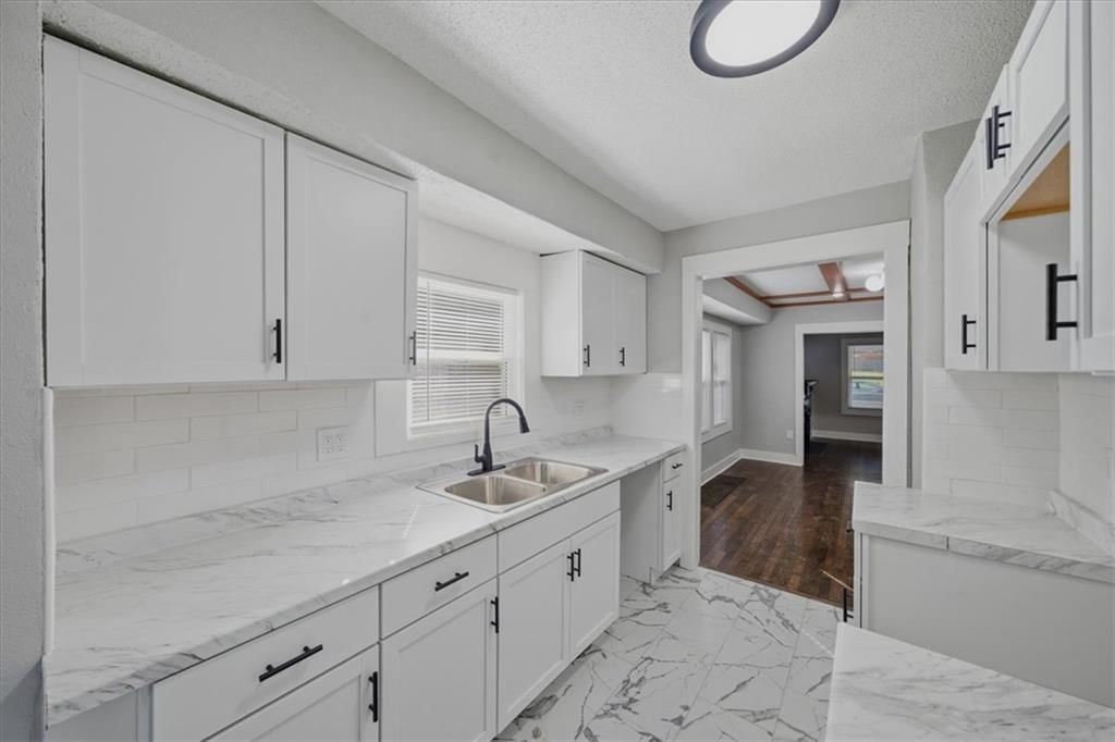 Photo 11 of 20 - 4223 Agnes Avenue, Kansas City, MO 64130