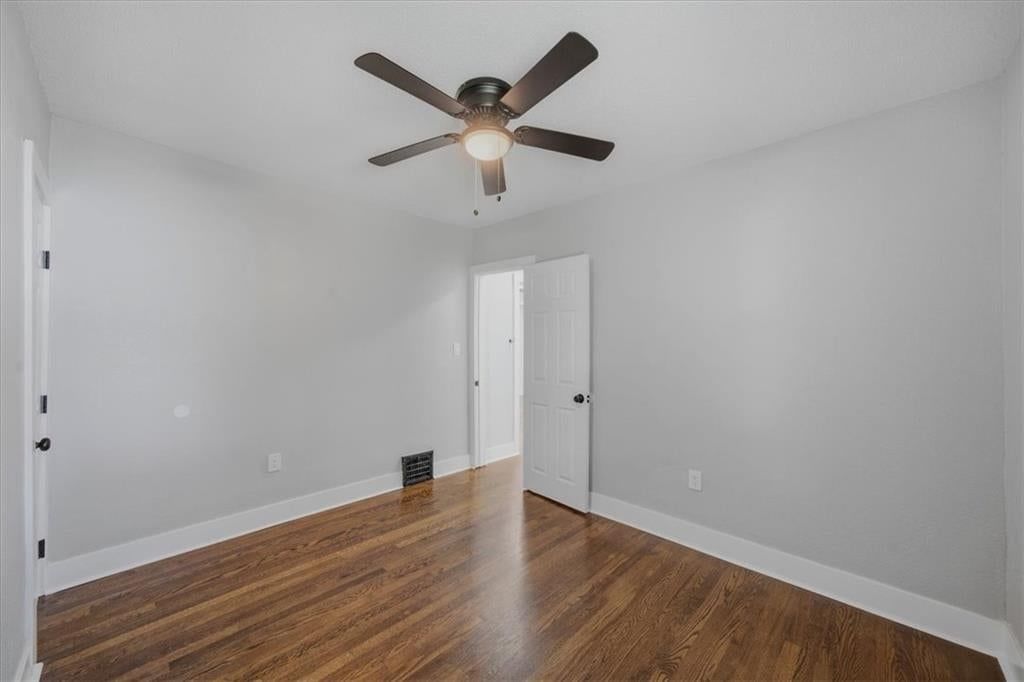 Photo 14 of 20 - 4223 Agnes Avenue, Kansas City, MO 64130