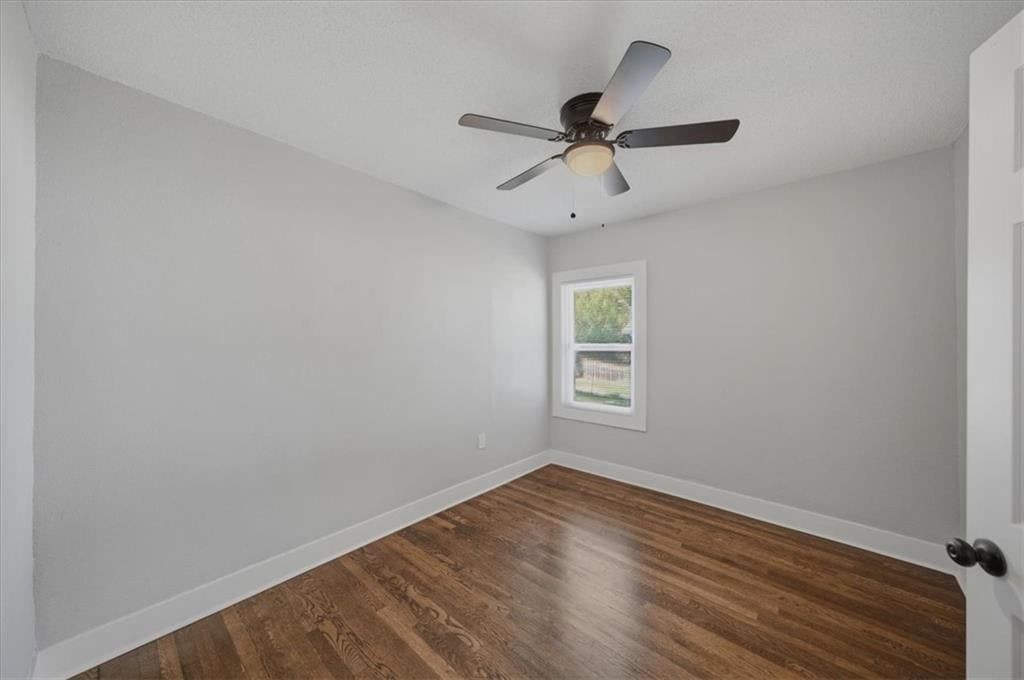 Photo 15 of 20 - 4223 Agnes Avenue, Kansas City, MO 64130