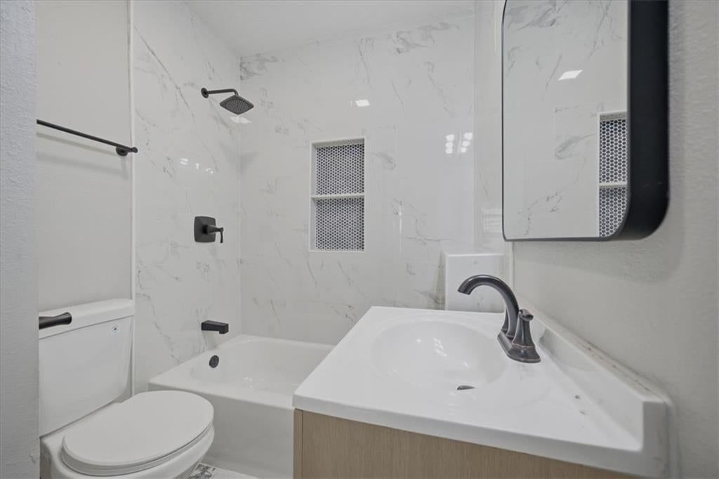Photo 17 of 20 - 4223 Agnes Avenue, Kansas City, MO 64130