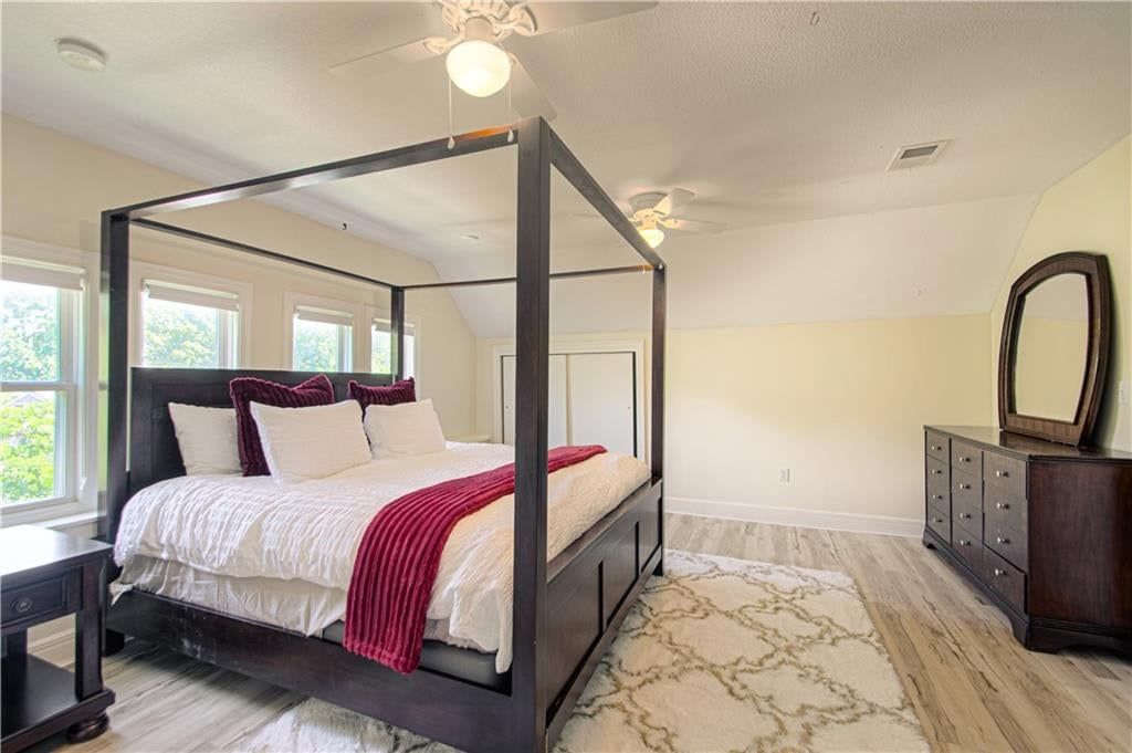 Photo 31 of 44 - 3522 Harrison Street, Kansas City, MO 64109