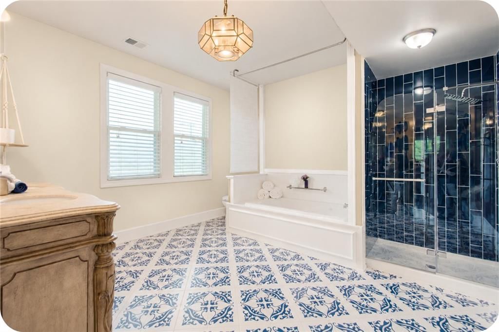Photo 26 of 44 - 3522 Harrison Street, Kansas City, MO 64109
