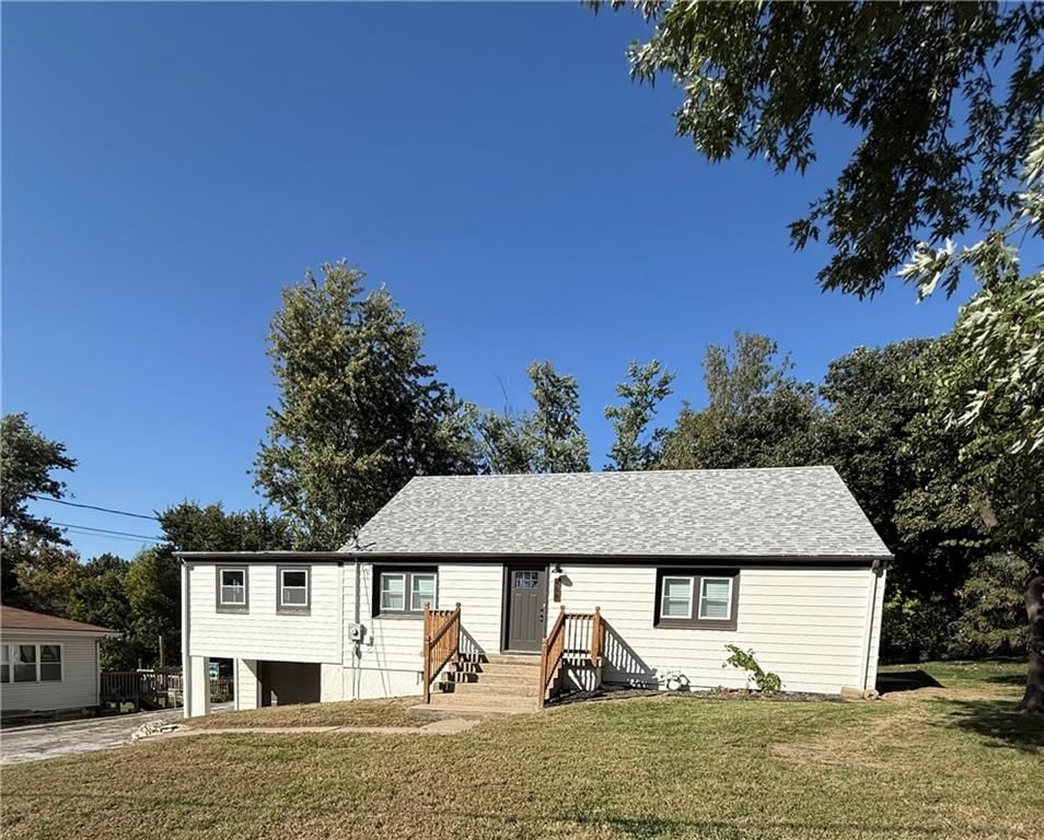808 NE Russell Road, Kansas City, MO