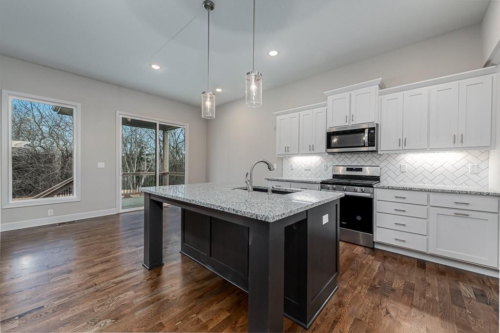 Photo 4 of 25 - 15627 Austin Court, Basehor, KS 66007