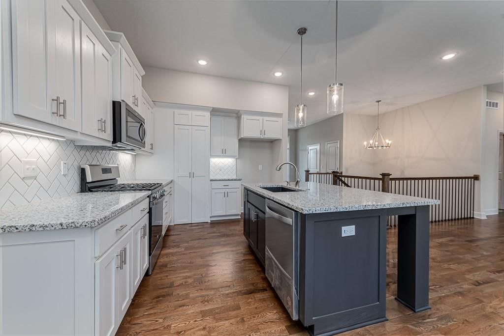 Photo 6 of 25 - 15627 Austin Court, Basehor, KS 66007