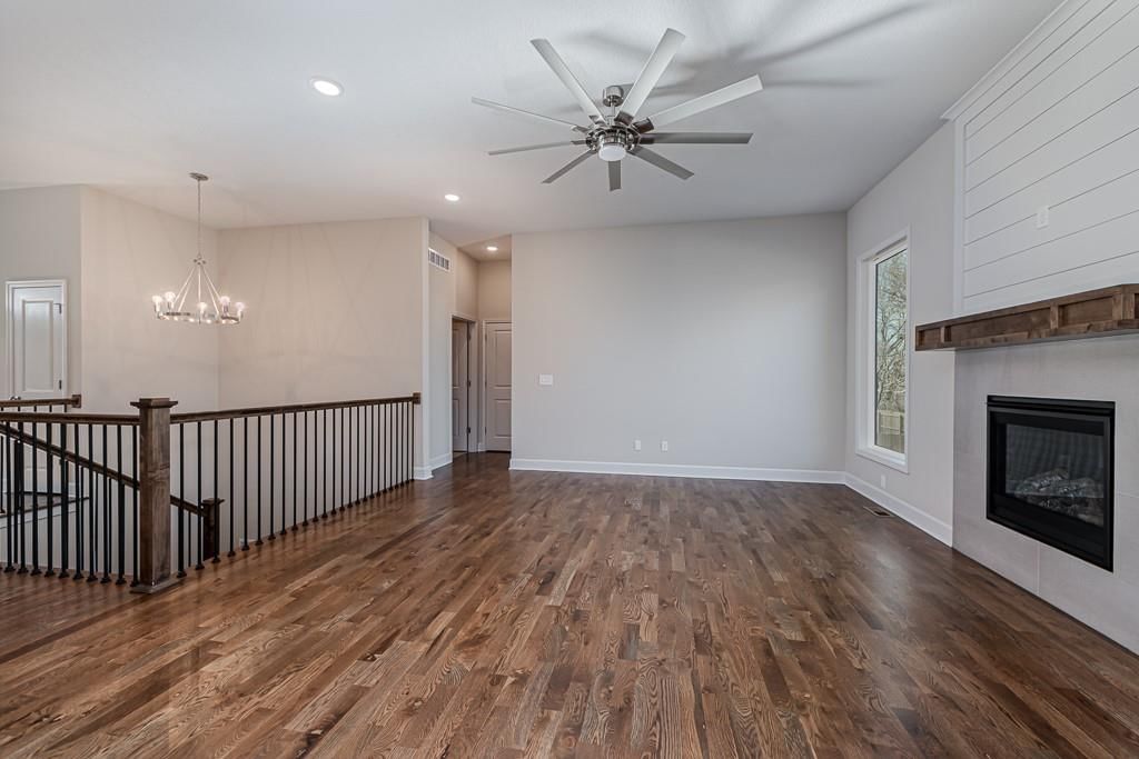 Photo 8 of 25 - 15627 Austin Court, Basehor, KS 66007