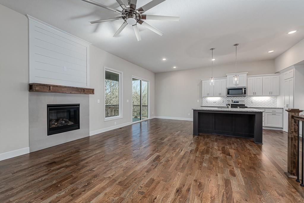 Photo 9 of 25 - 15627 Austin Court, Basehor, KS 66007
