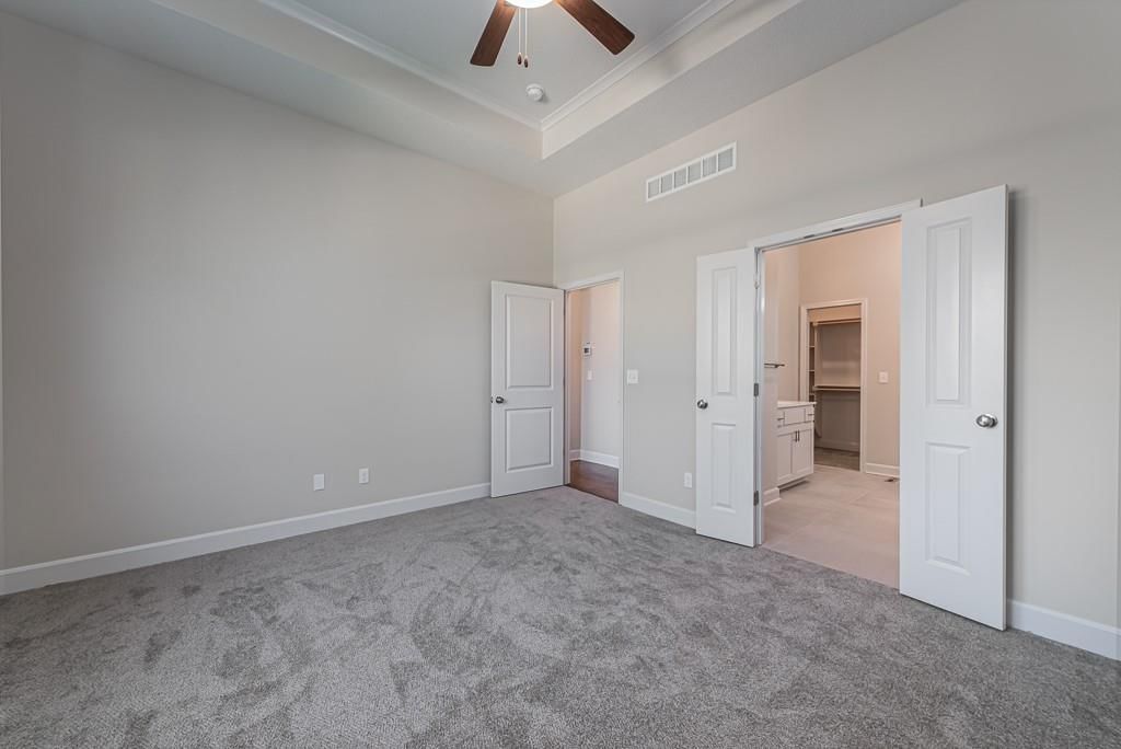 Photo 11 of 25 - 15627 Austin Court, Basehor, KS 66007