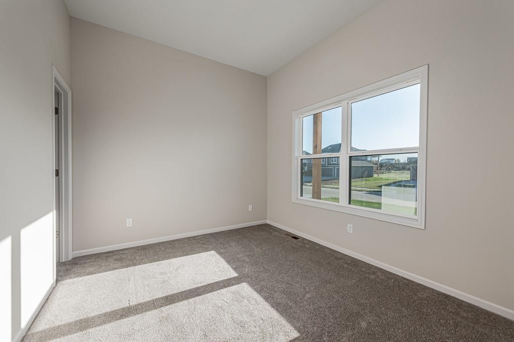 Photo 17 of 25 - 15627 Austin Court, Basehor, KS 66007