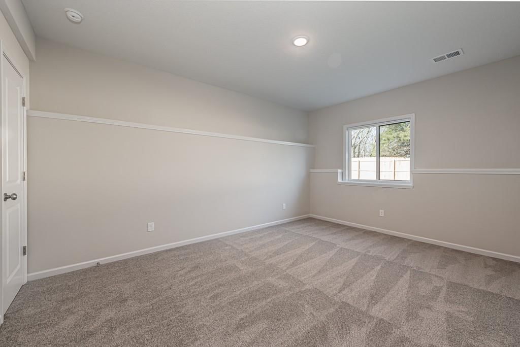 Photo 22 of 25 - 15627 Austin Court, Basehor, KS 66007